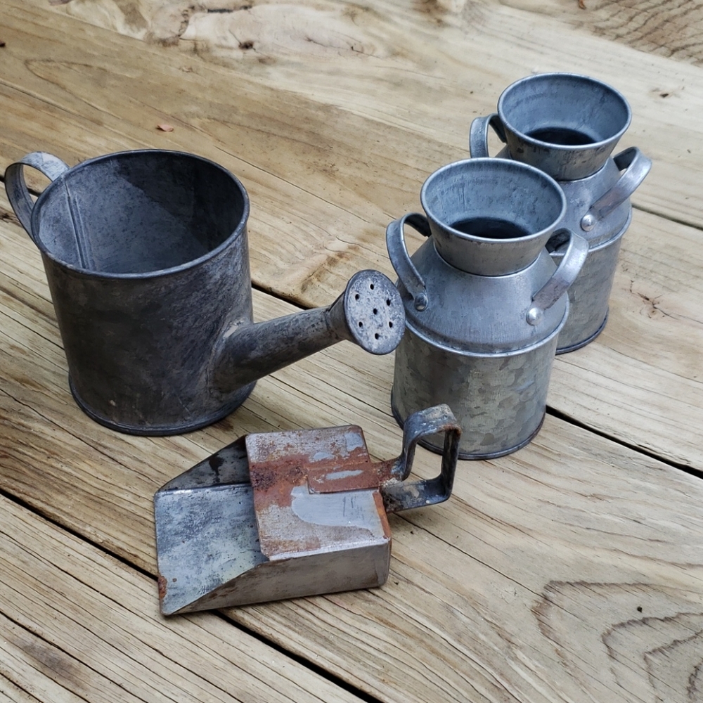 Galvanized decorative items